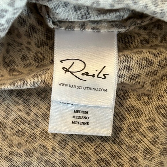 Rails Womens Animal Print Whitney Button Up Collared Blouse Size M Sand Cheetah - Picture 6 of 8